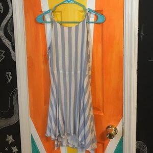 ⭐️Lulus blue and white tie back dress!